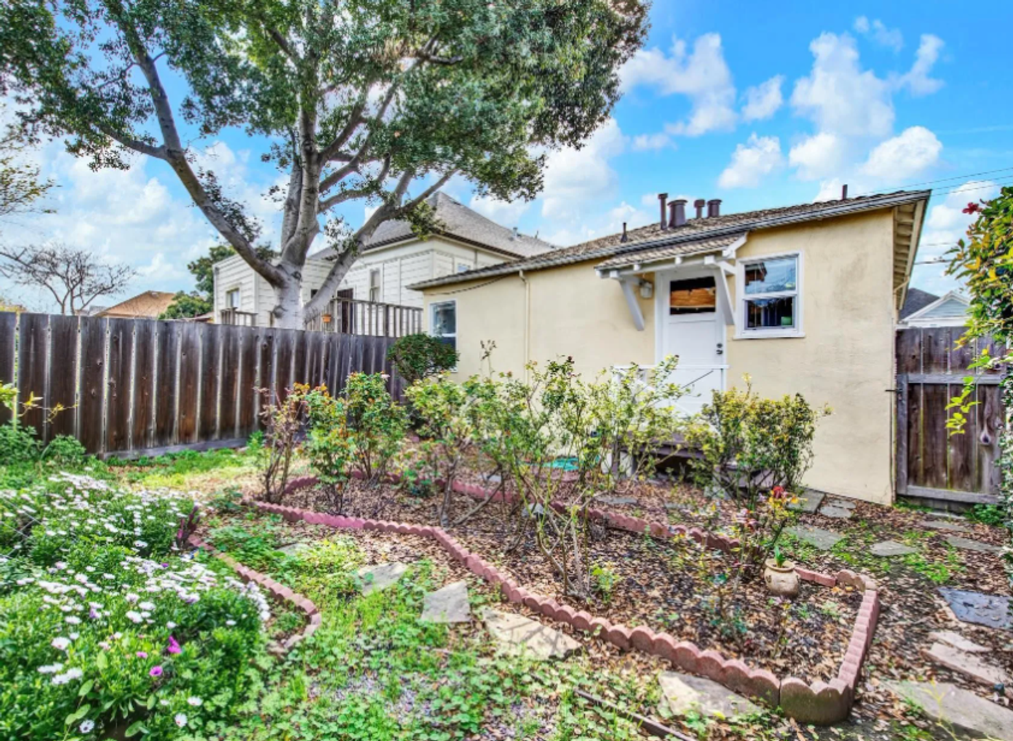 Oakland House: 986 55th Street