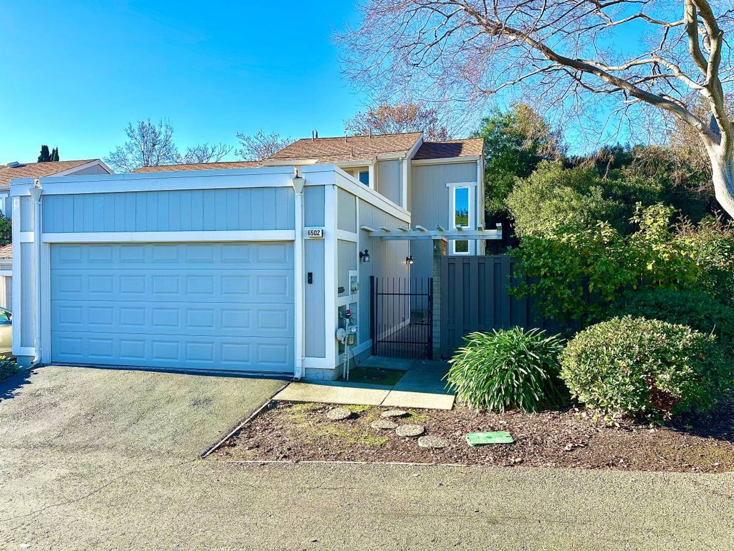 Martinez Townhome: 6502 Oak Manor