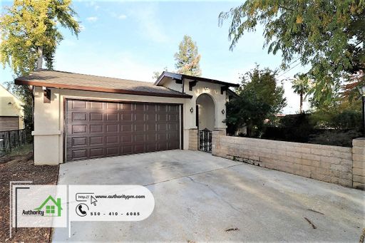 875 Lakeview Dr. Large Patio, Landscaper Included. Fenced Yard. Two Master Bedrooms – photo 1