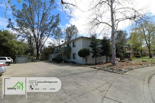 1553 Bramble Place Unit 4 - Water/Trash Are Included | Upstairs Unit – photo 1