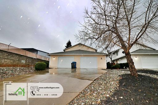 1729 Laurel St. Unit B, Single Car Garage. – photo 1