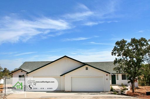 19757 Brokeoff Mountain Pl. Unit B, Beautiful Duplex