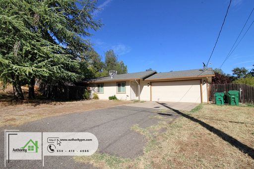 1225 Washington Ave, Great Looking Home with Large Fenced Backyard. – photo 1