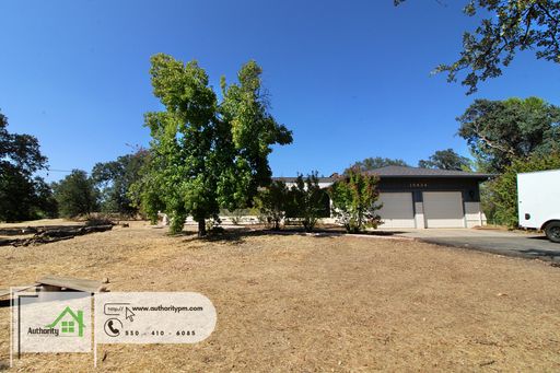 19434 Hollow Lane. Larger Home in North Redding. 2 Car Garage and a Large Lot. Volleyball Court. – photo 1