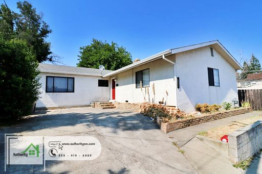 1830 Rosaline Ave - Spacious 3-Bed Home Near Mercy Medical, Fenced Yard & Fireplace! – photo 1
