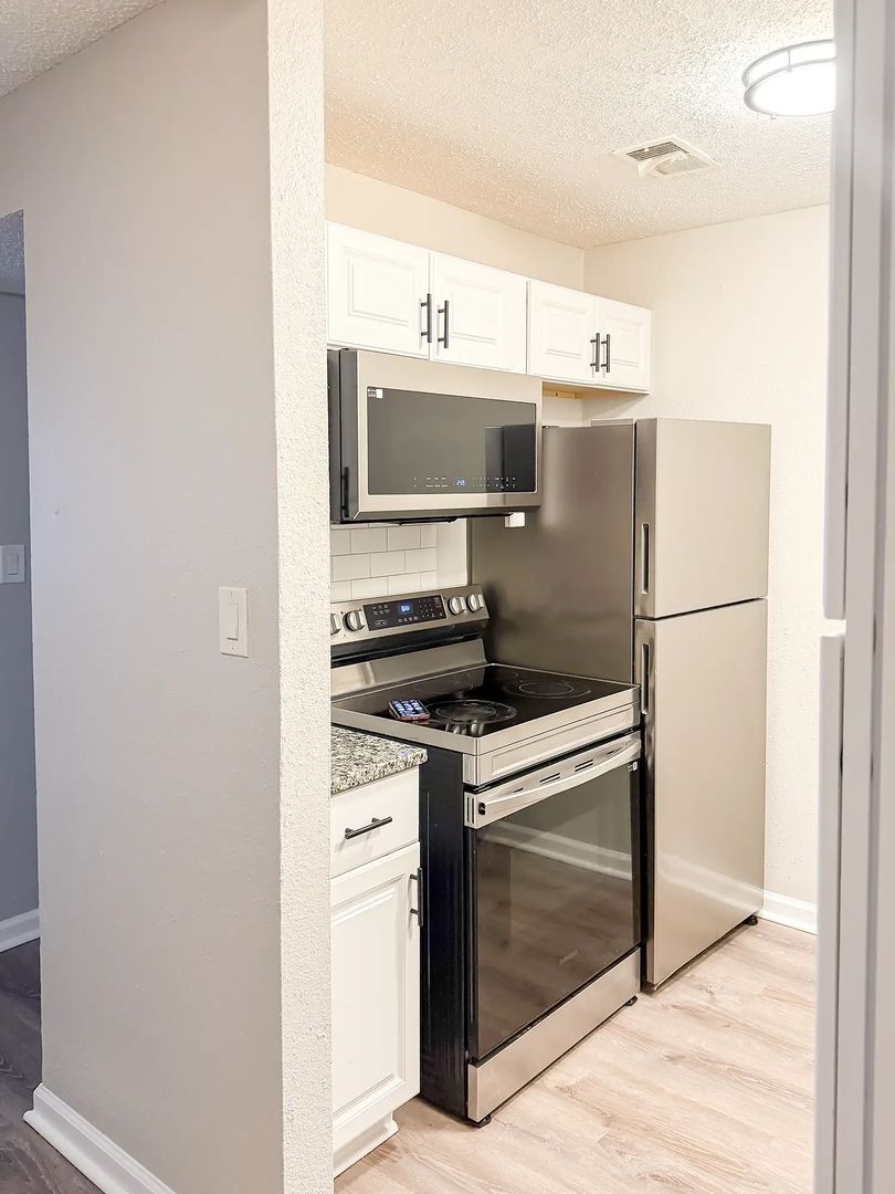 Grandview Apartment: 12310 E 3rd St