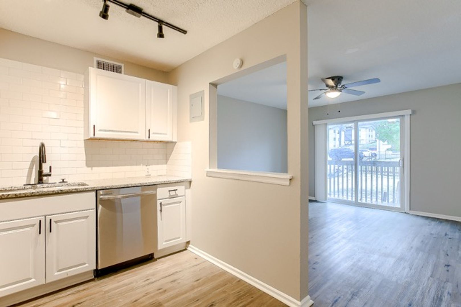 Kansas City Apartment: 1400 N 38th St