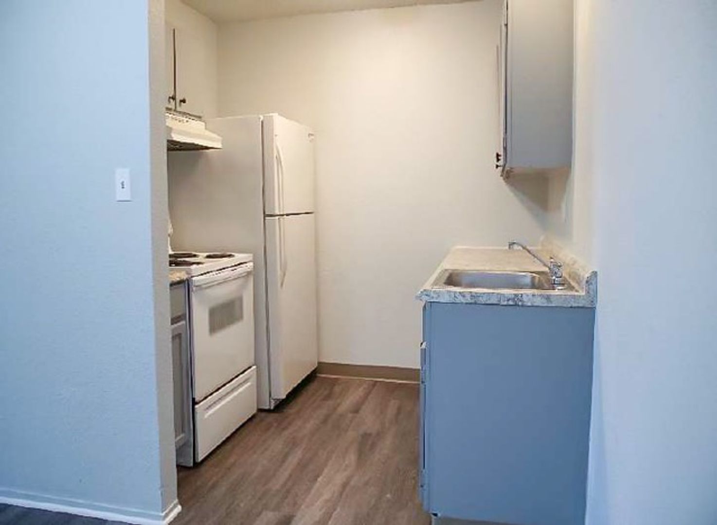 Grandview Apartment: 12310 E 3rd St