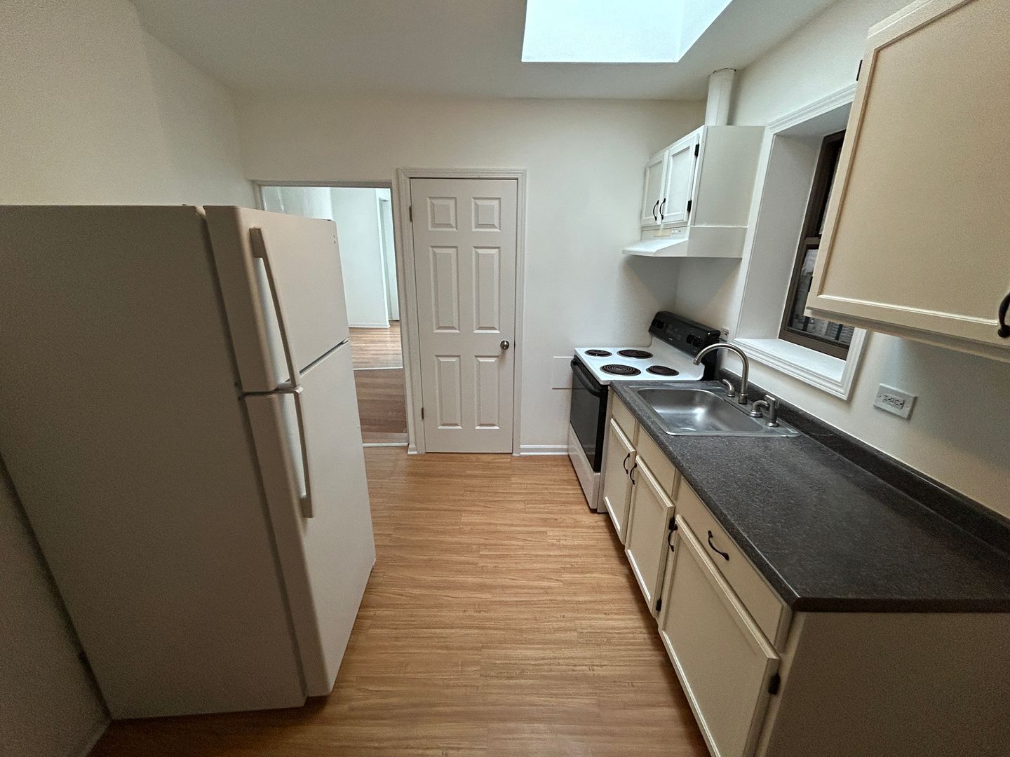 Villa Park Apartment: 27 E. Park Blvd.