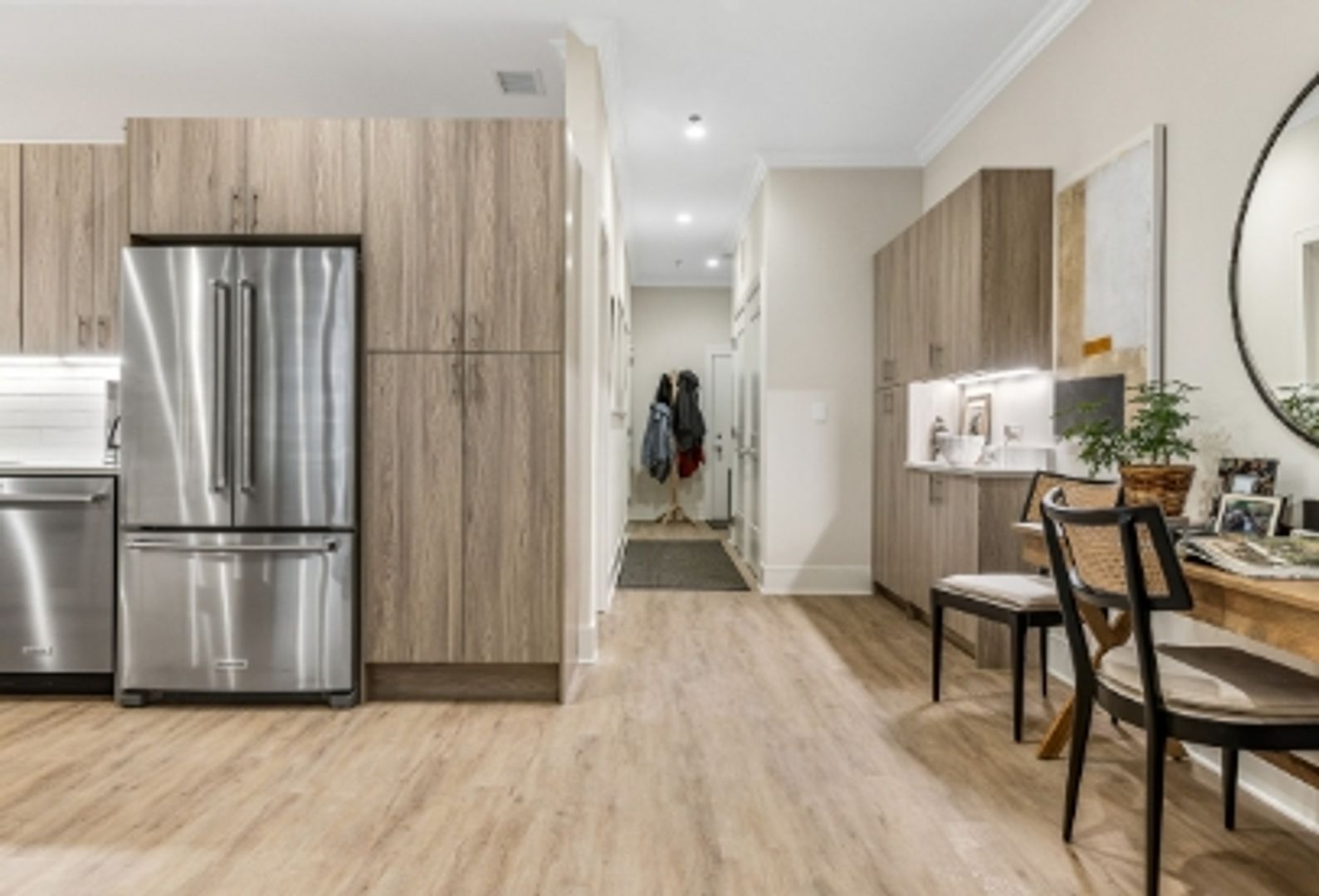 Oak Park Apartment: 835 Lake Street