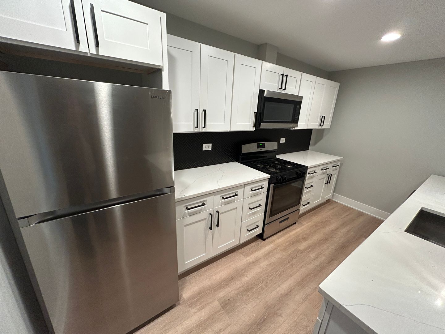 Chicago Apartment: 911-913 South Miller Street