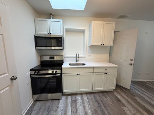 Newly Renovated 1 Bed / 1 Bath Apartment in Villa Park
