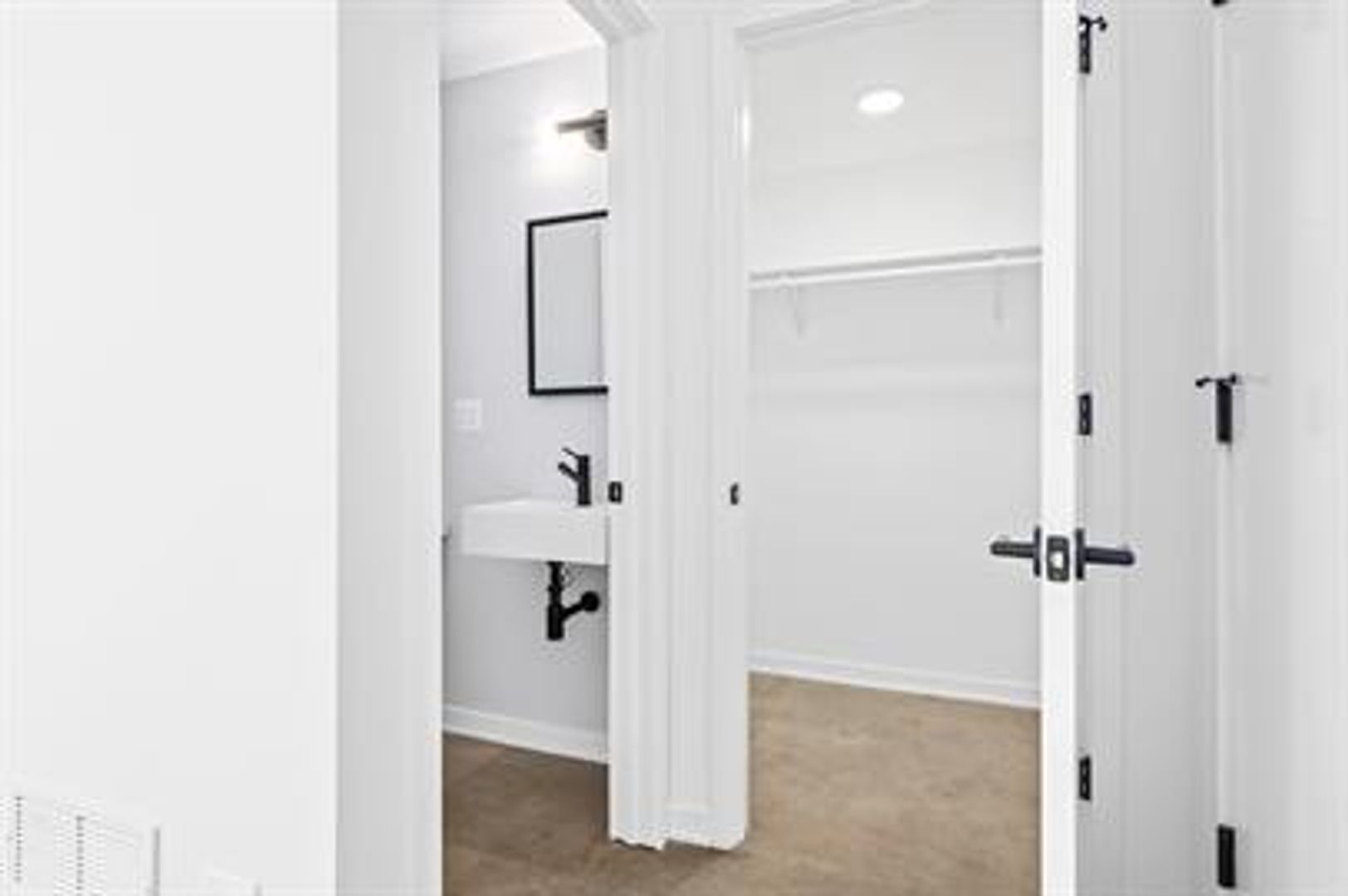 Oak Park Apartment: 6605-07 West North Avenue