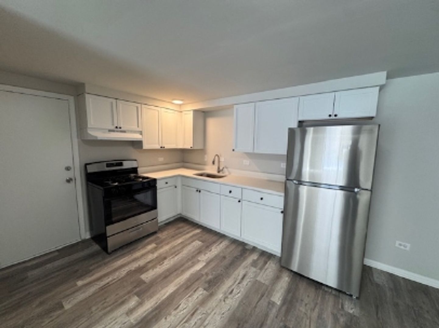 Blue Island Apartment: 1908-16 Vermont Avenue