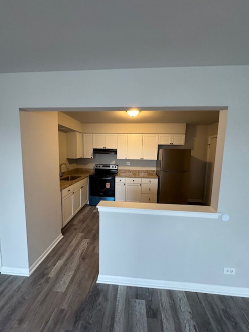 Broadview Apartment: 2040 South 16th Avenue