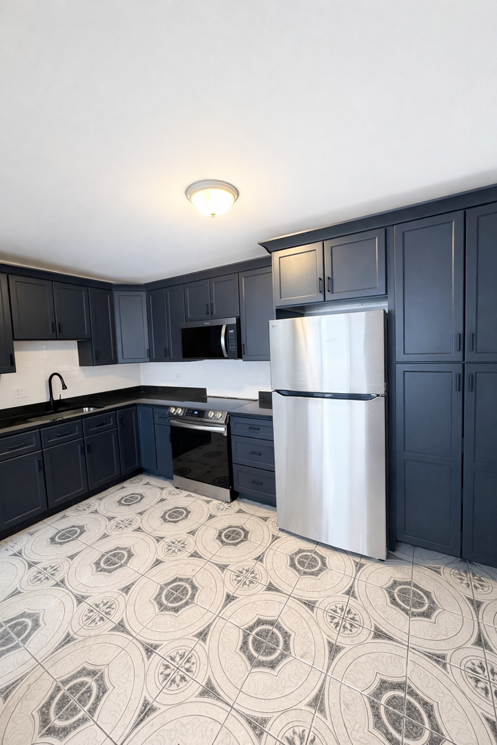 Melrose Park Apartment: 2069 North 18th Avenue