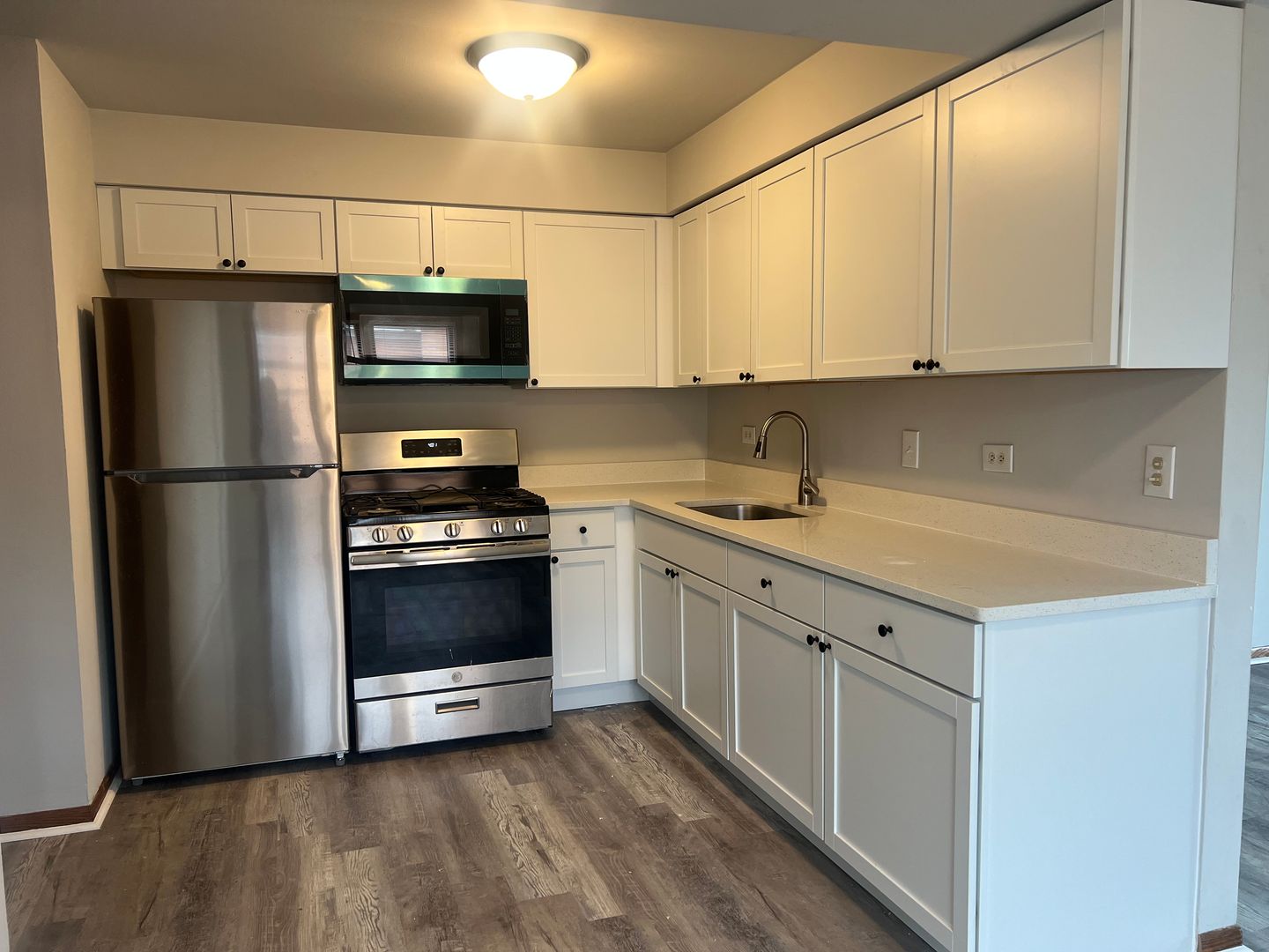 Palos Hills Apartment: 11235 Moraine Drive