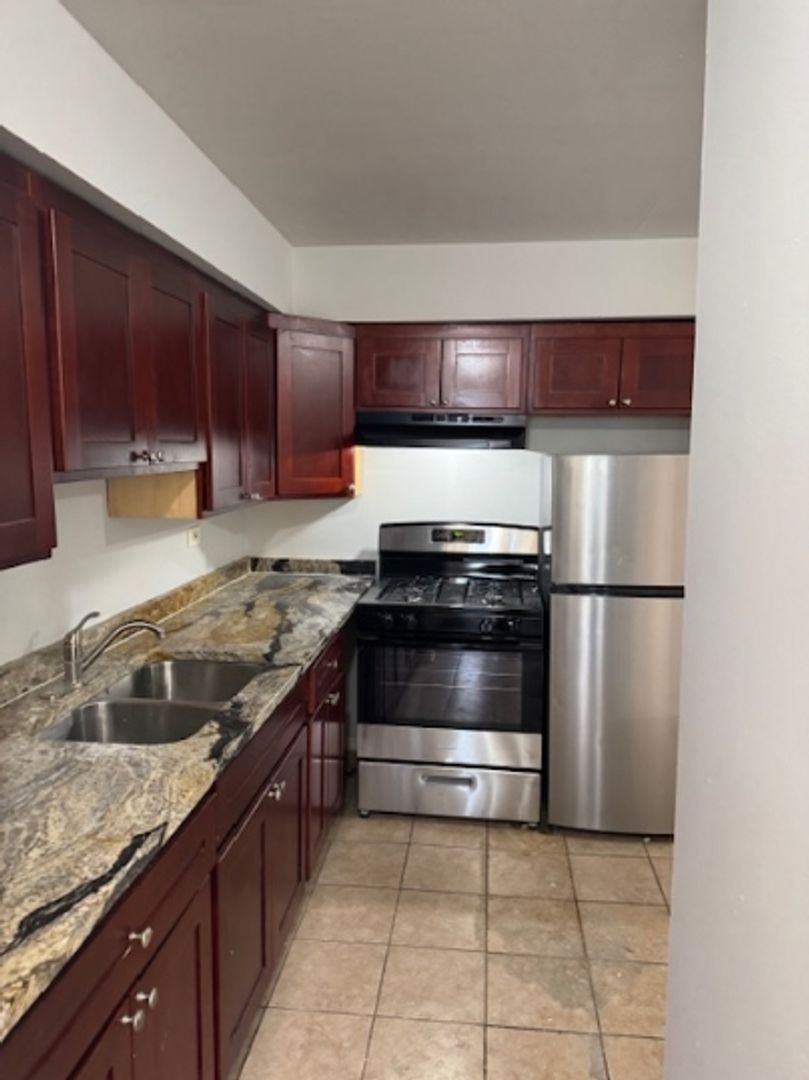 Blue Island Apartment: 13034 Honore Street