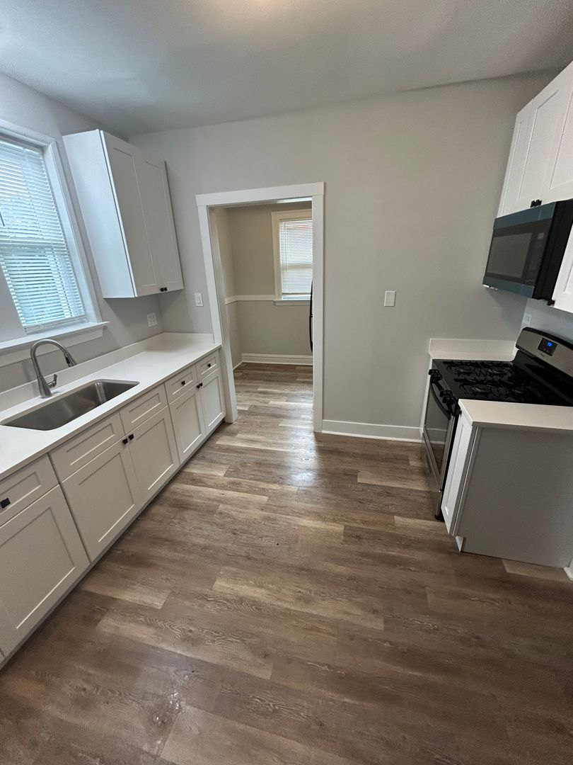 Riverside Apartment: 215-19 West Quincy Street