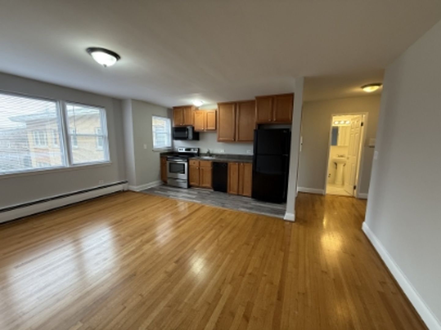 Berywn Apartment: 1953 Euclid