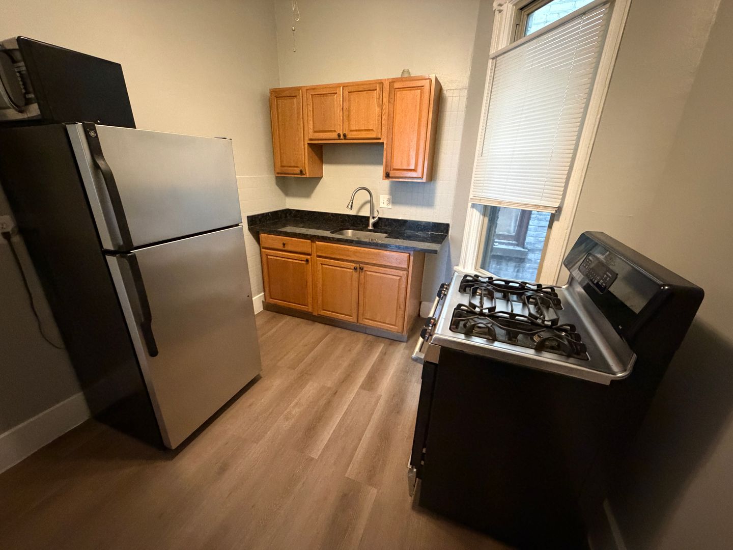 Elgin Apartment: 116 Center Street