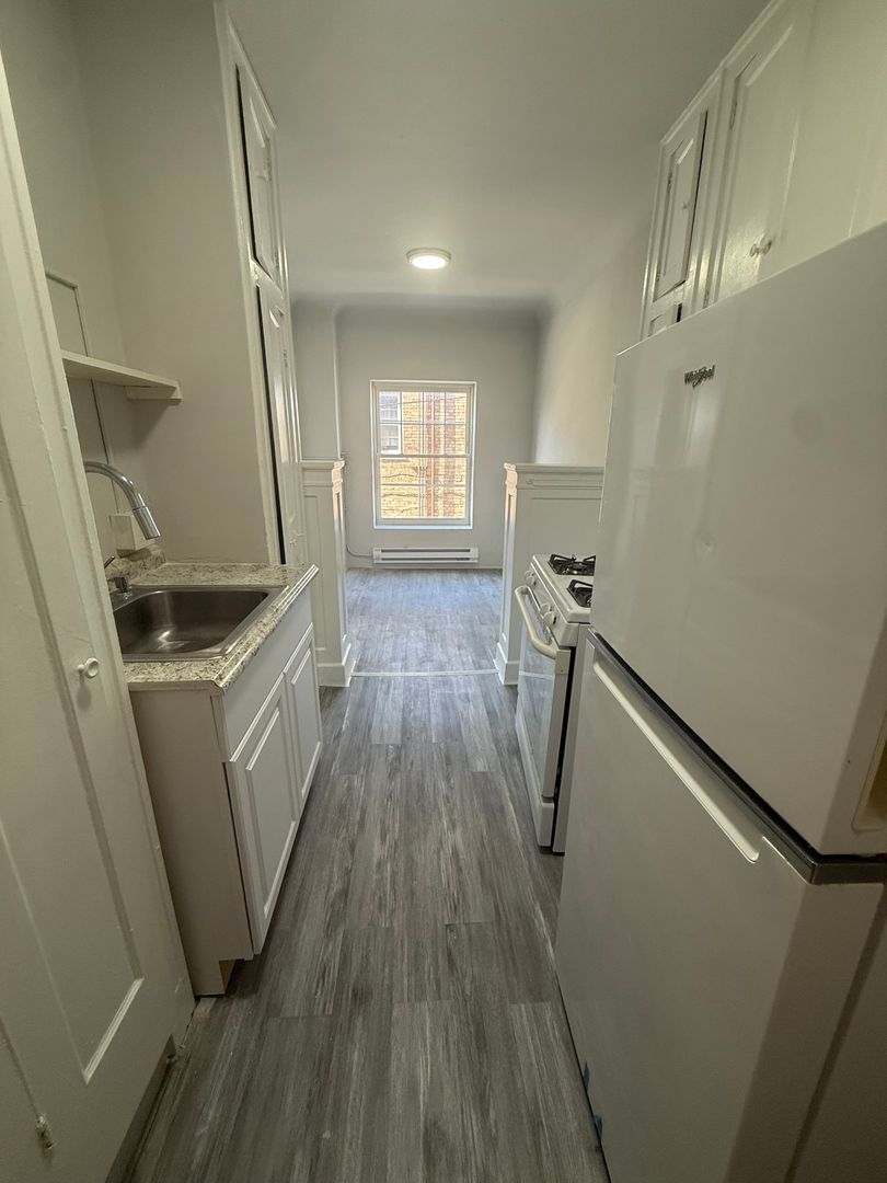 Berwyn Apartment: 3302 Kenilworth Ave