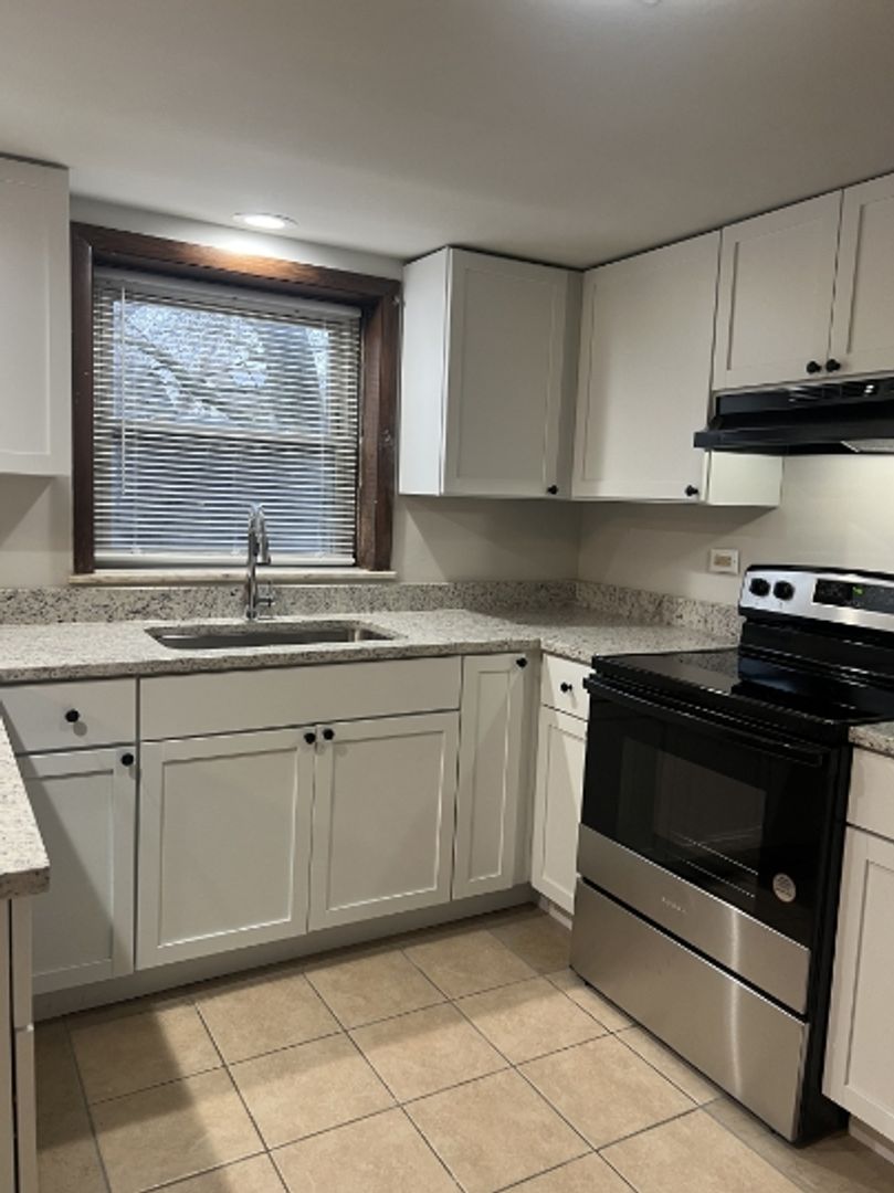 Blue Island Apartment: 12710 Elm Street