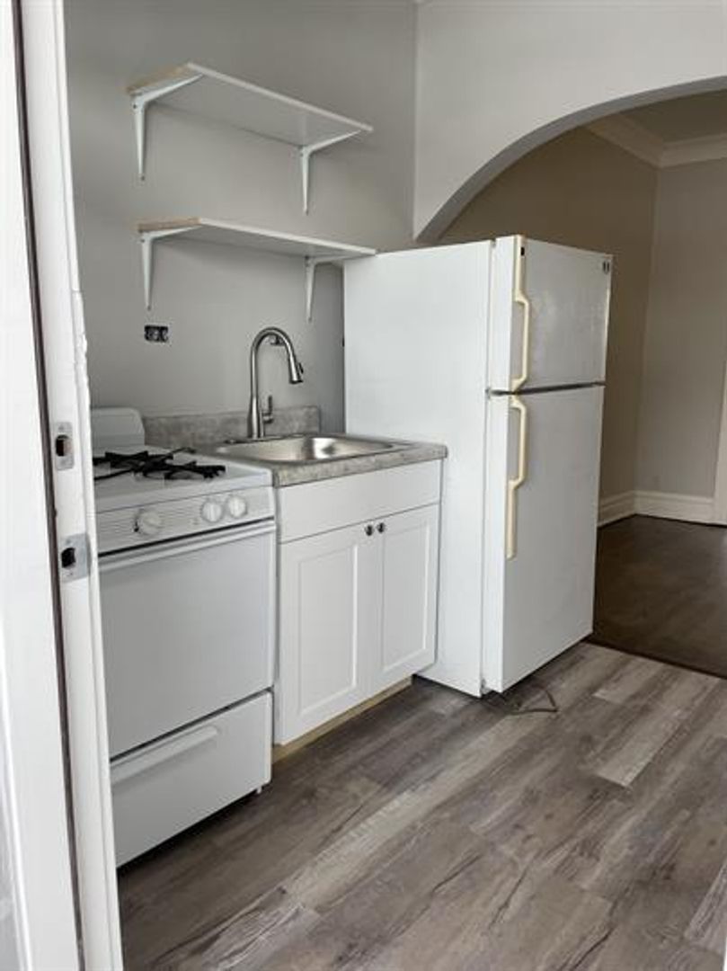 Berwyn Apartment: 1852 South Gunderson Avenue