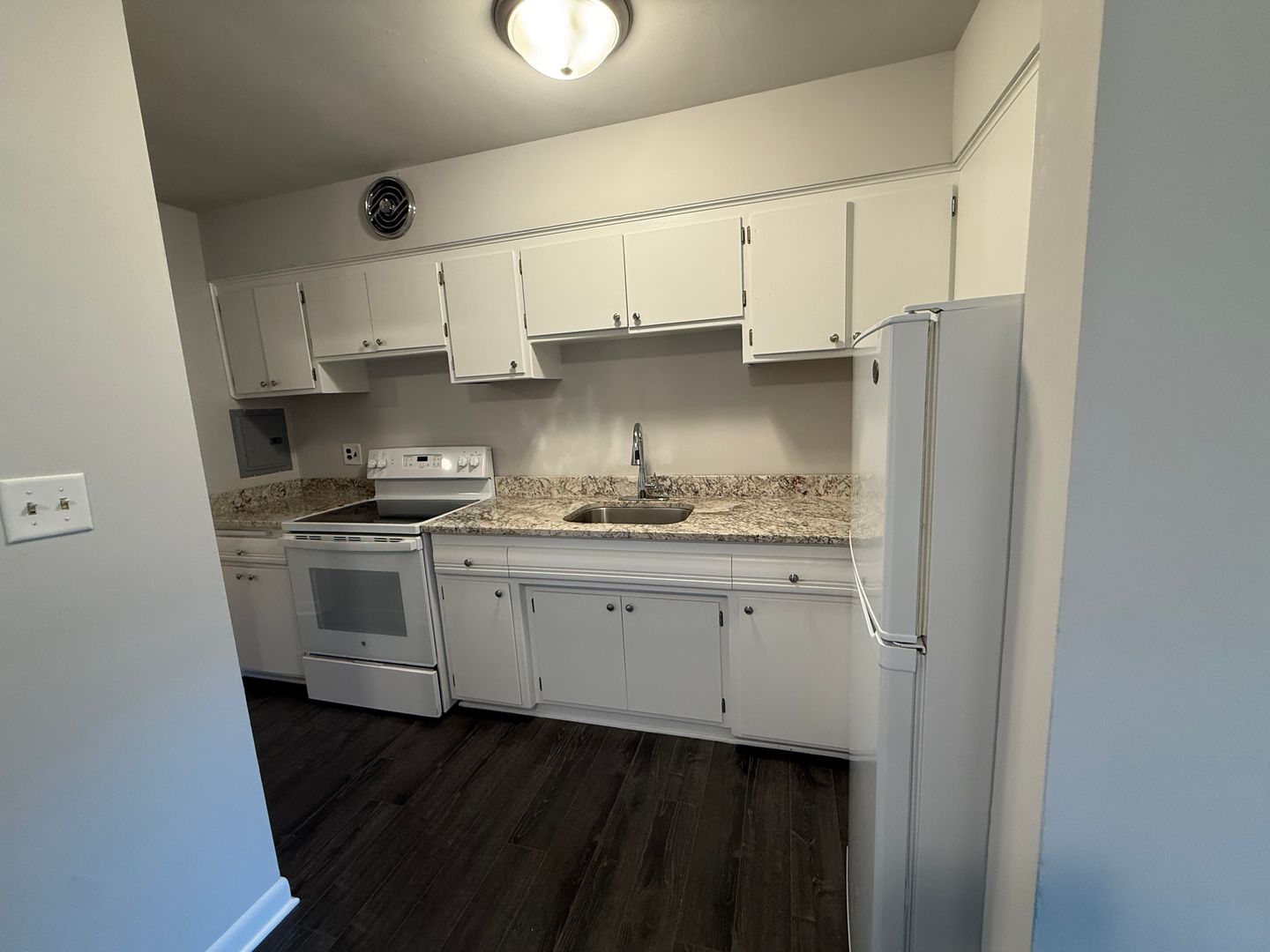 Berwyn Apartment: 3117-3119 South Harlem Avenue