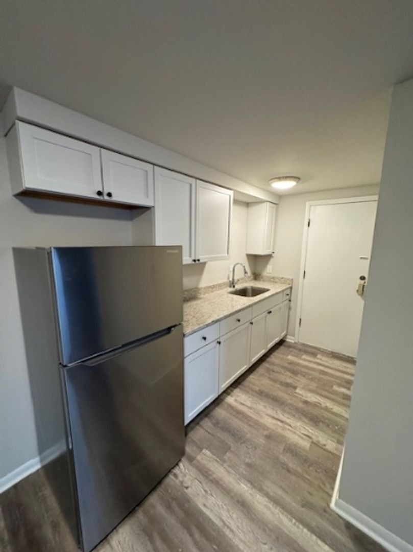 Blue Island Apartment: 1908-16 Vermont Avenue