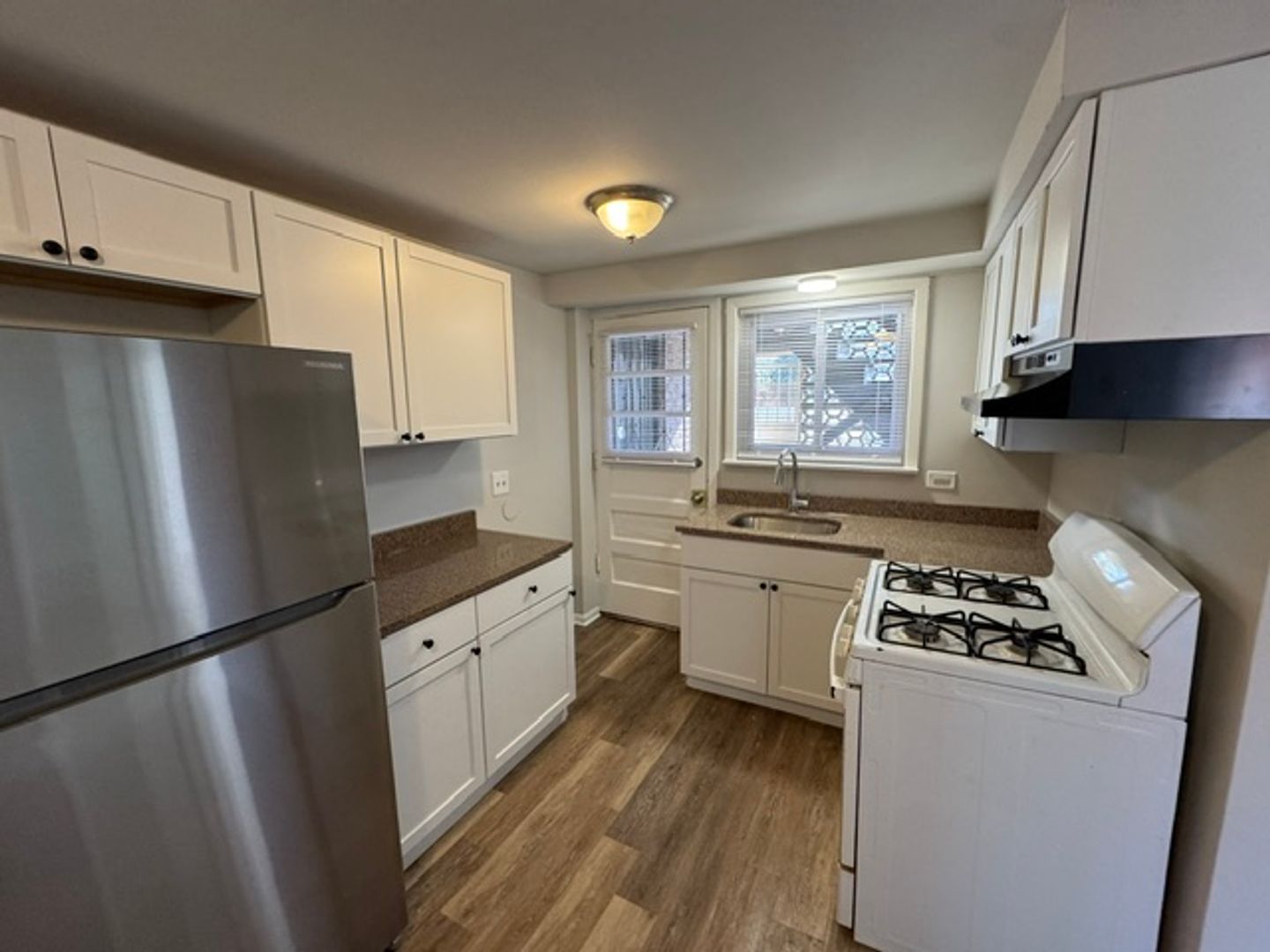 Burnham Apartment: 14507 Torrence Avenue
