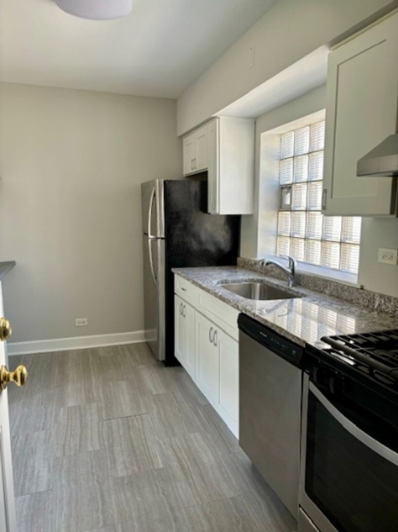 Forest Park Apartment: 240 Marengo Avenue