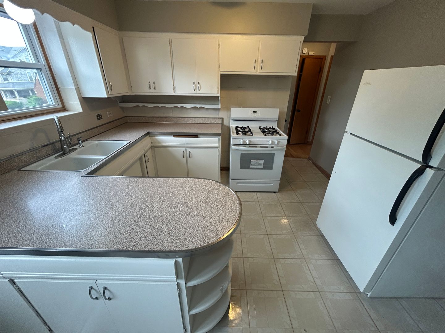 Berwyn Apartment: 3522 South Oak Park Avenue