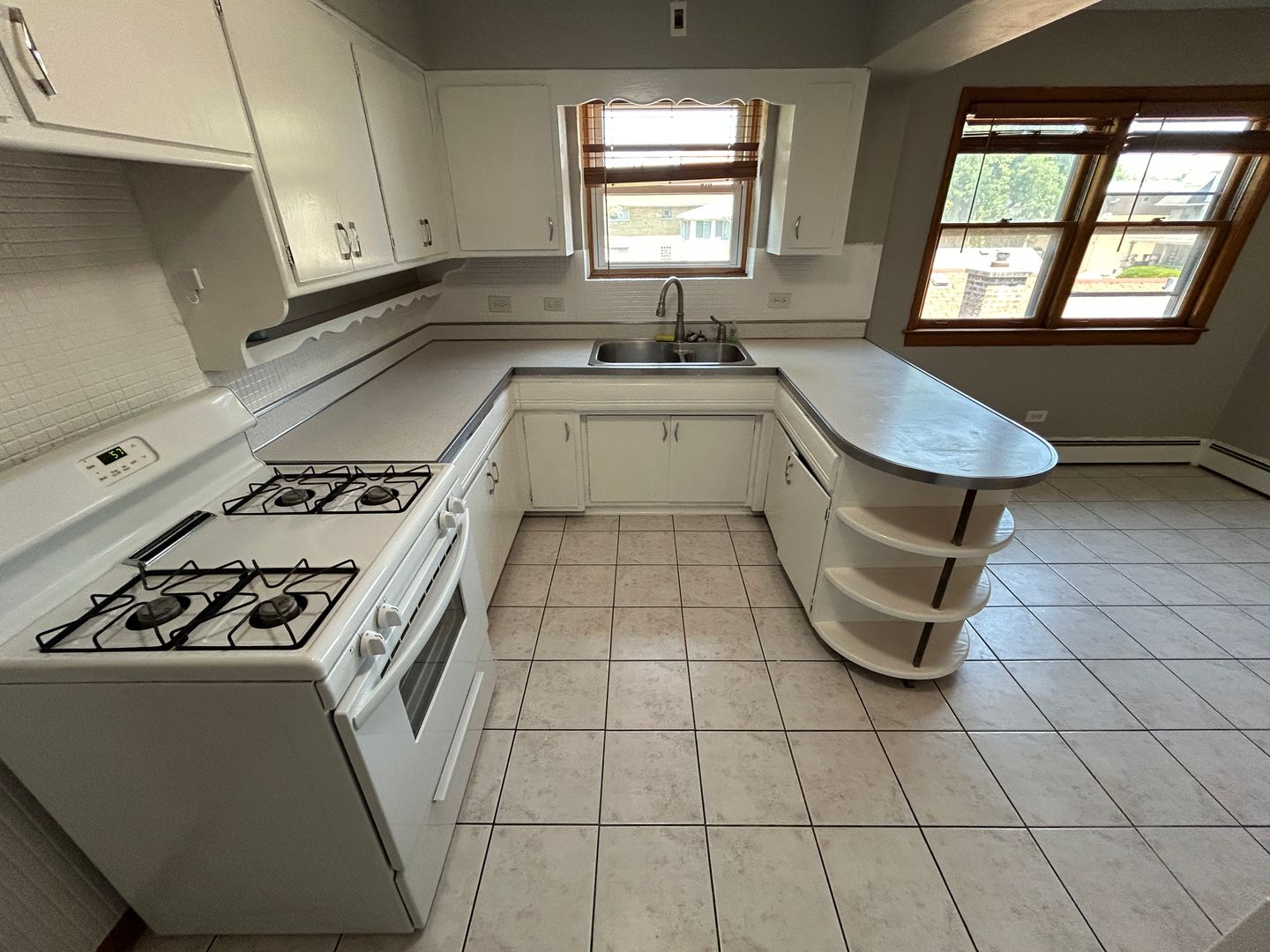 Berwyn Apartment: 3522 South Oak Park Avenue