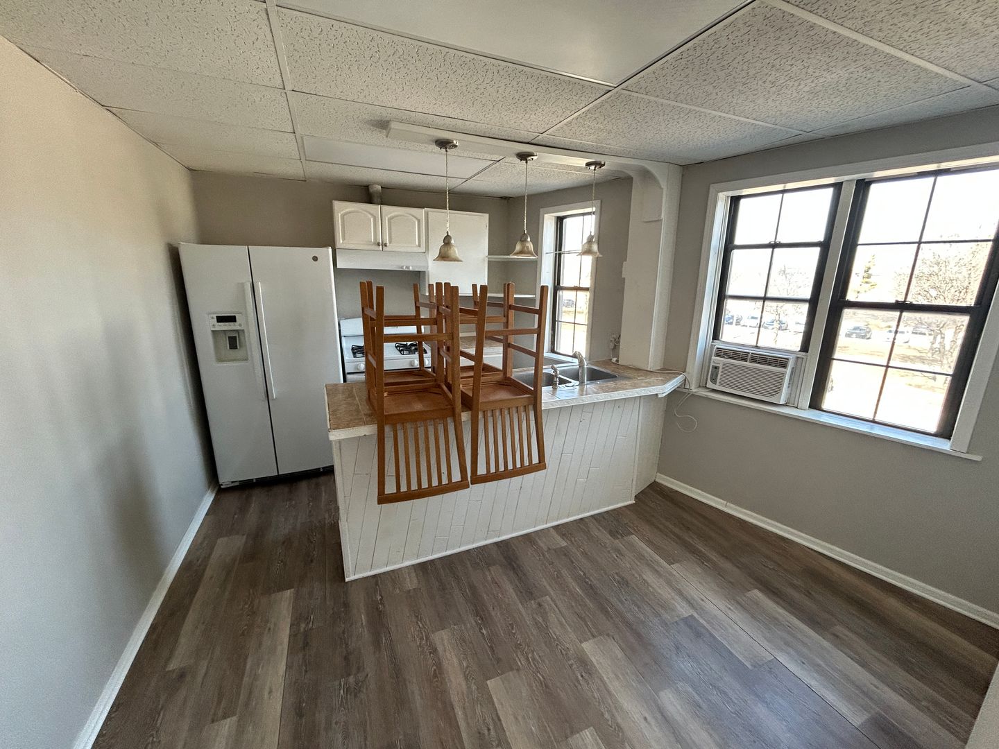 Villa Park Apartment: 27 E. Park Blvd.