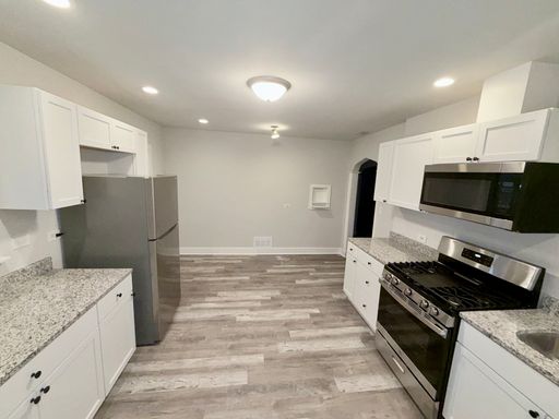 Newly renovated 3 bd | 1ba in Melrose Park