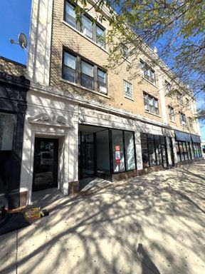 Prime Retail Storefront space Montclare – photo 1