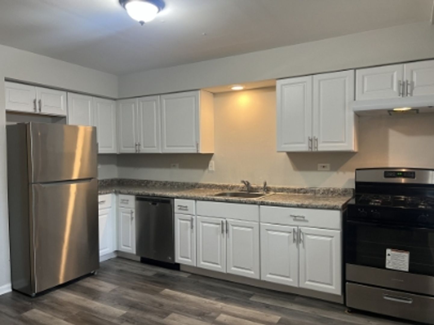 Wood Dale Apartment: 389 North Wood Dale Road