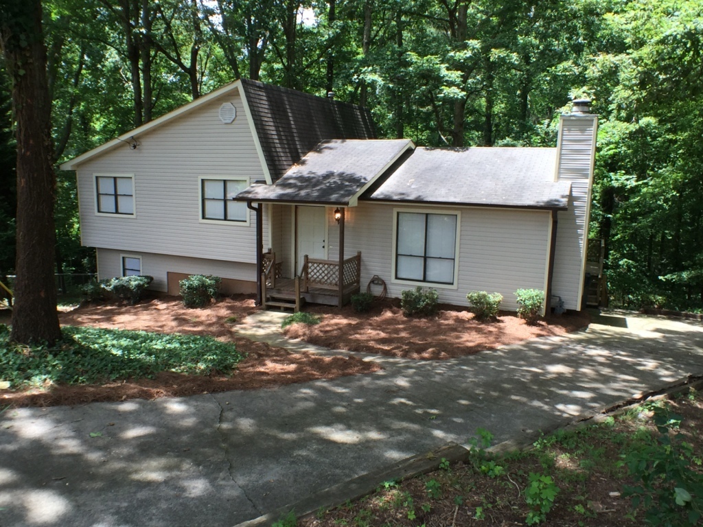 Kennesaw House: 5040 Woodland Drive NW
