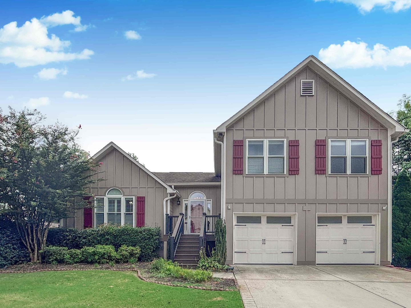 Smyrna House: 3029 Vineyard Way Se