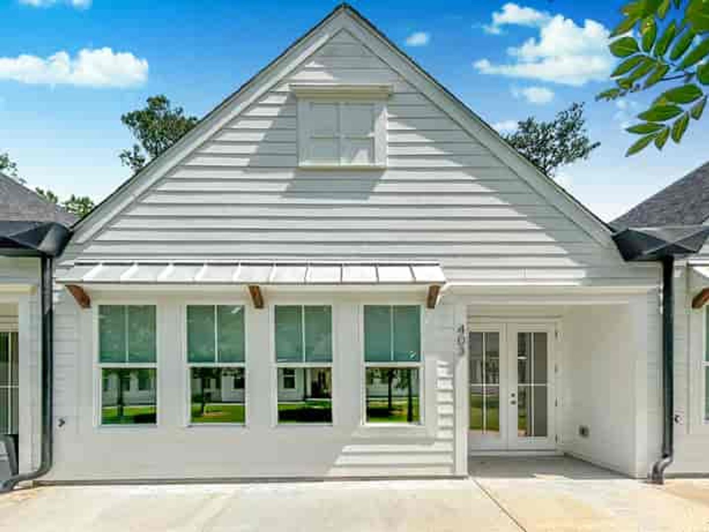 Woodstock House: 403 Burgundy Way