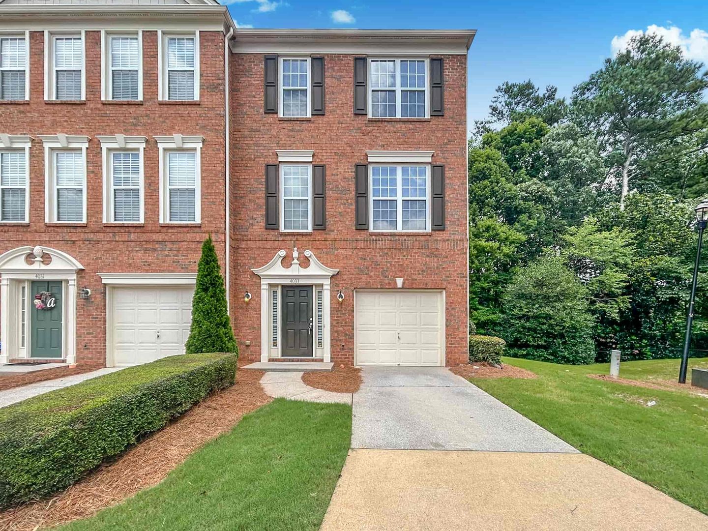 Roswell House: 4033 Edgecomb Drive