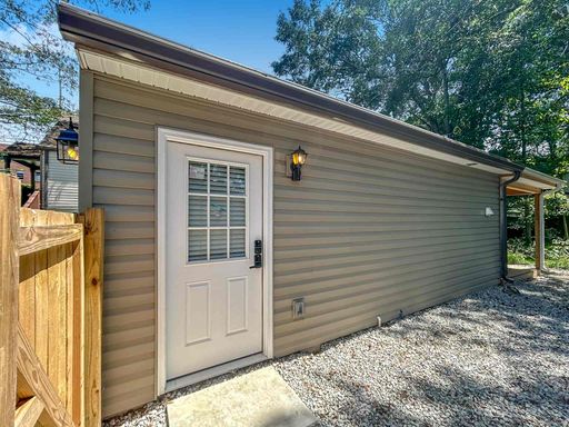 Hidden Gem in Brookhaven! 1 BR / 1 BA - The Perfect Apartment Alternative! – photo 1