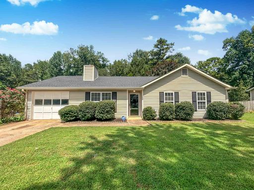 Charming 3-Bedroom Home on Over Half an Acre in Powder Springs!
