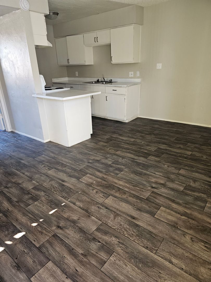 Phoenix Apartment: 9423 N. 17th Ave