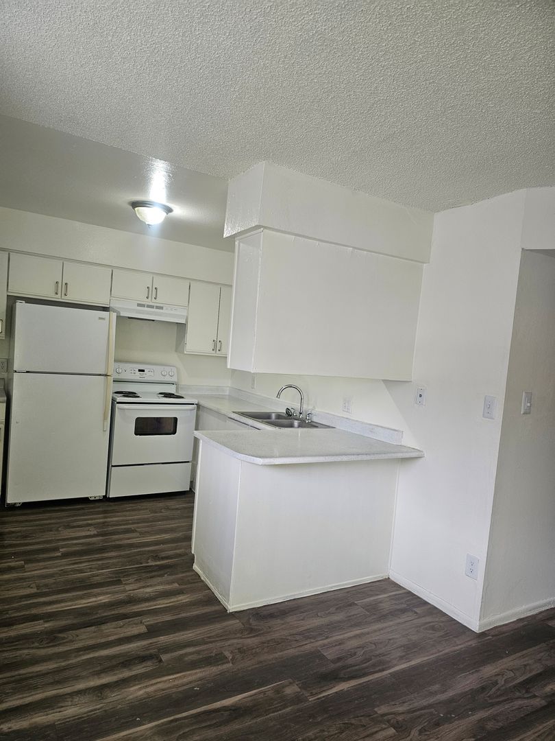 Phoenix Apartment: 9423 N. 17th Ave