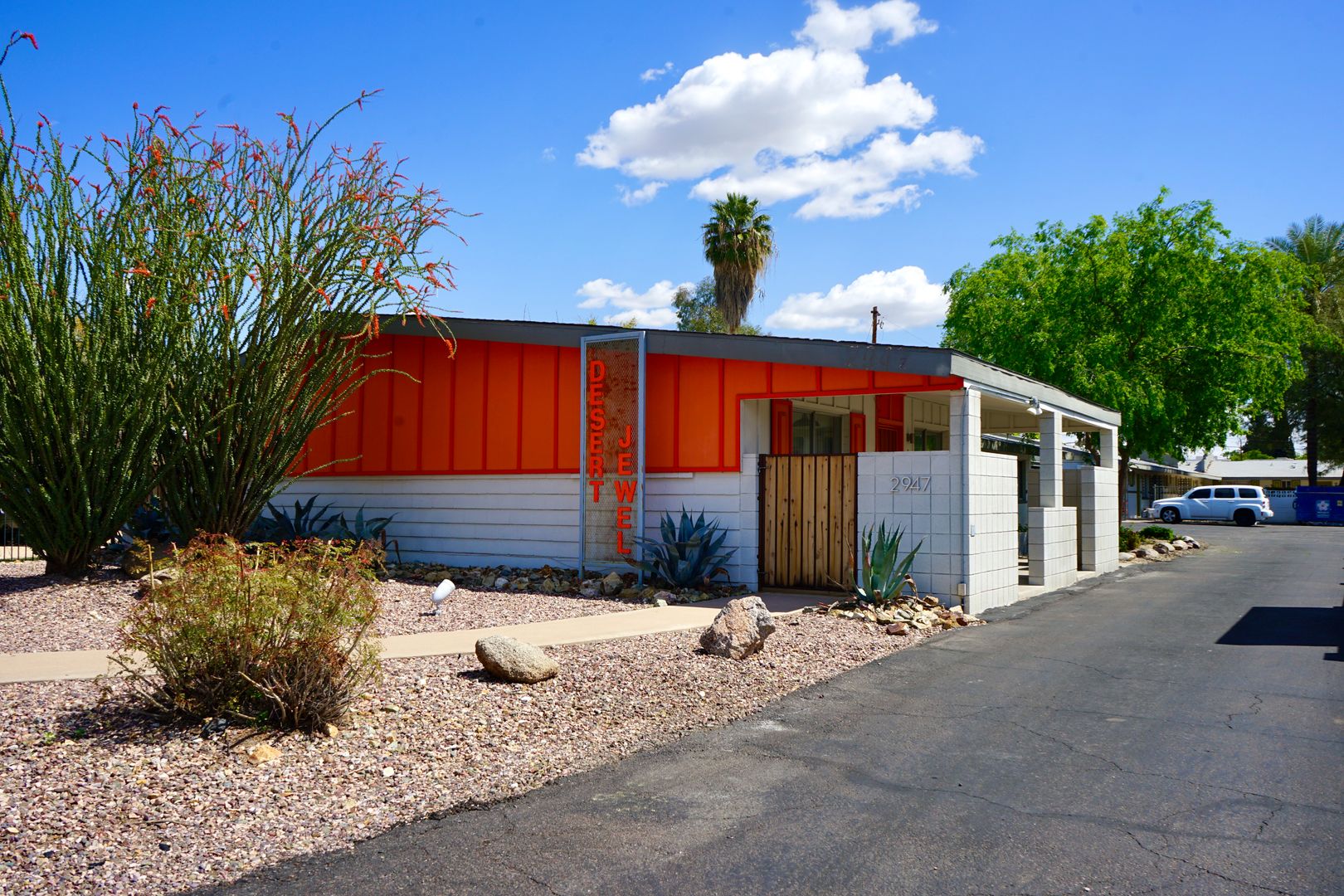 Phoenix Apartment: 2947 N. 39th St