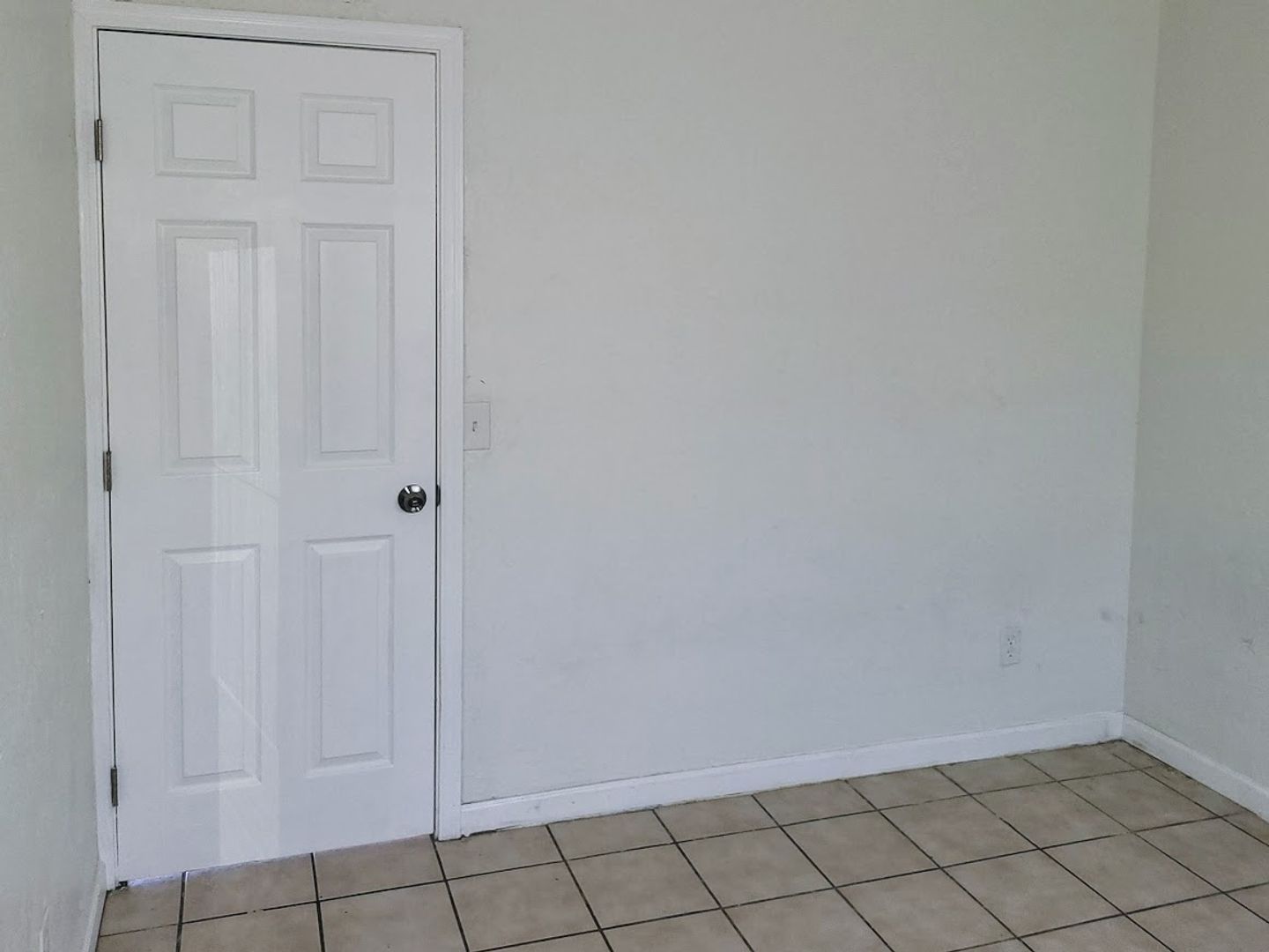 Unfurnished bedroom — representative home at 814 East Siesta Drive.