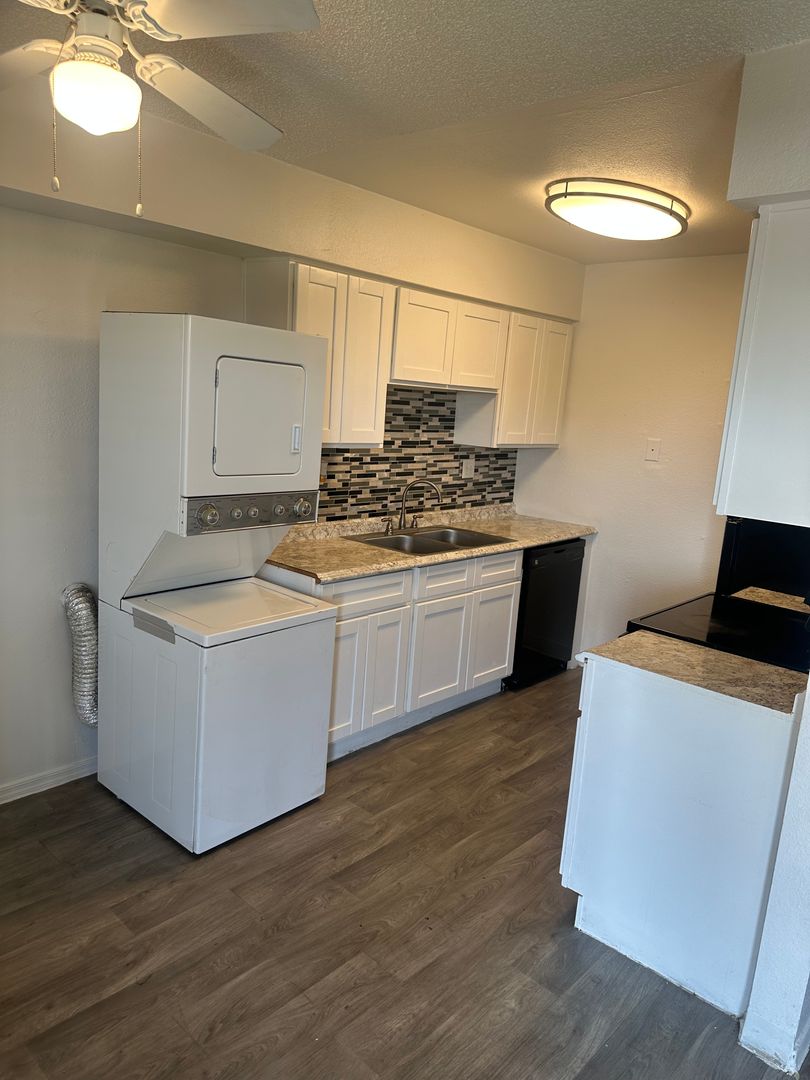 Mesa Apartment: 1915 E. Broadway Rd