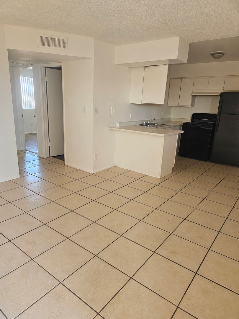 Phoenix Apartment: 9423 N. 17th Ave
